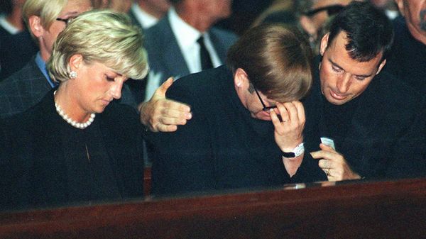 Diana, Princess of Wales and British pop-star Elton John being comforted by his companion at the memorial mass for Gianni Versace, inside Milan's gothic cathedral Tuesday, July 22, 1997. - Sputnik International