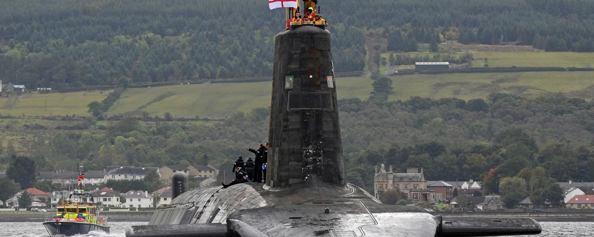 Royal Navy Trident ballistic missile submarine HMS Vanguard leaving HMNB Clyde (Faslane) Royal Navy Trident ballistic missile submarine HMS Vanguard leaving HMNB Clyde (Faslane) - Sputnik International, 1920, 31.08.2022