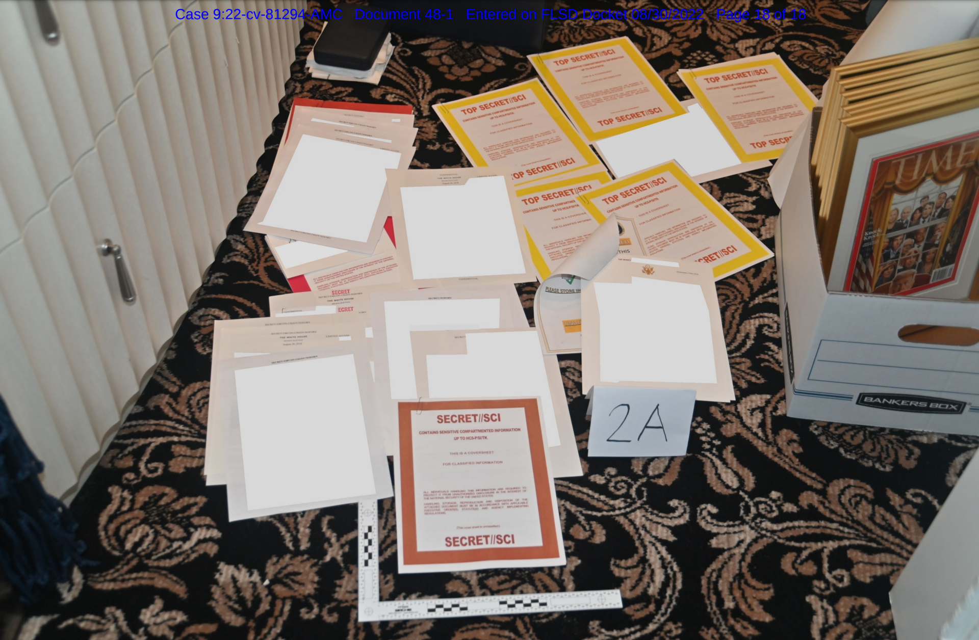 An FBI photo of several classified documents found at Mar-a-Lago during an August 8, 2022, raid. Among them are files marked TOP SECRET/SCI, the highest known level of classification. An FBI photo of several classified documents found at Mar-a-Lago during an August 8, 2022, raid. Among them are files marked TOP SECRET/SCI, the highest known level of classification. - Sputnik International, 1920, 28.10.2022