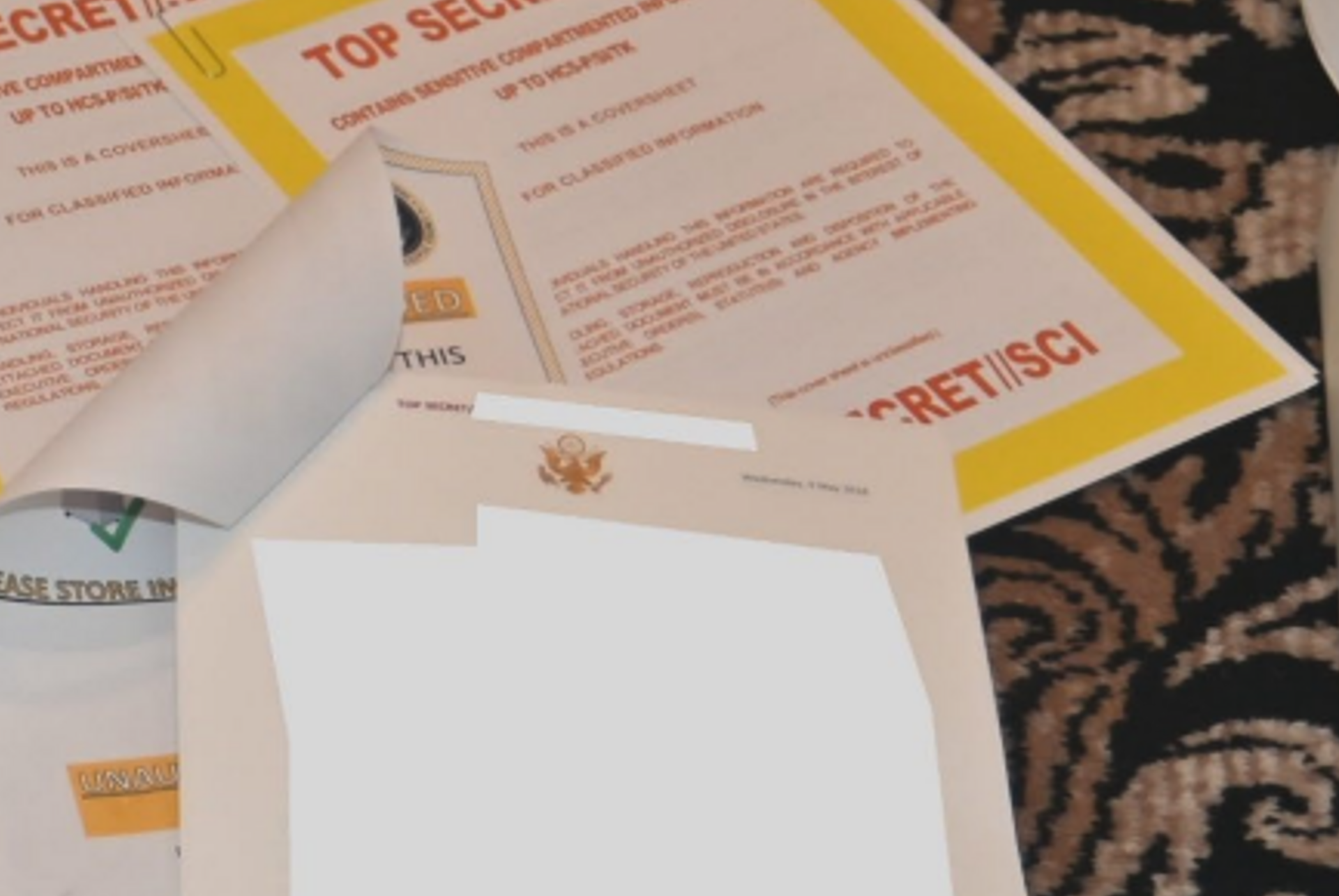 Close-up of a classified file found by the FBI at Mar-a-Lago, bearing the date Wednesday May 9, 2018. Close-up of a classified file found by the FBI at Mar-a-Lago, bearing the date Wednesday May 9, 2018. - Sputnik International, 1920, 13.06.2023