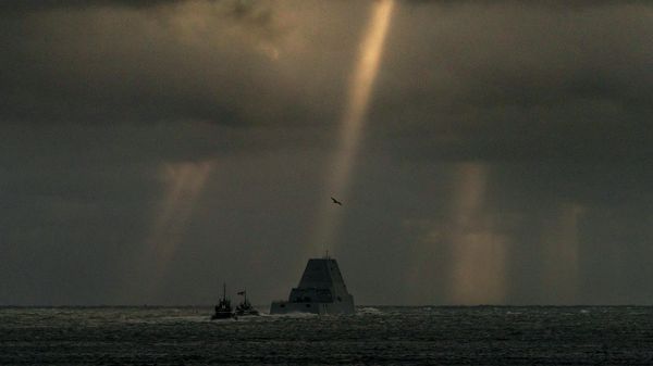 The USS Lyndon B. Johnson leaves tugboats behind as its head out to the Atlantic Ocean, Wednesday, Jan. 12, 2022, in Phippsburg, Maine.  - Sputnik International