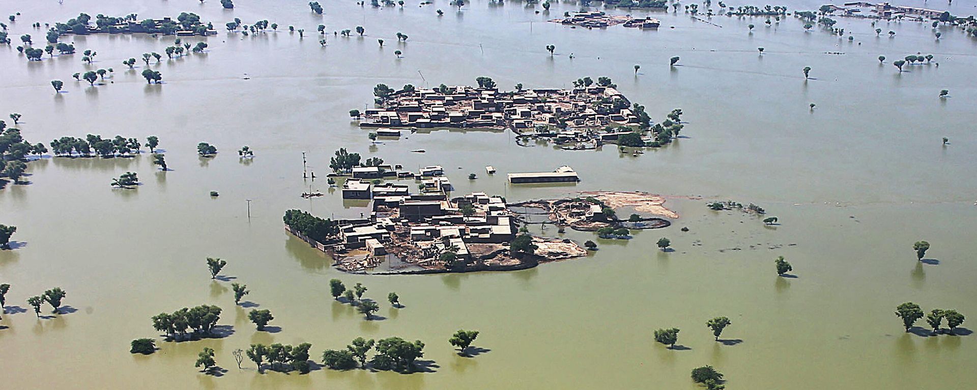 This aerial photograph taken on September 1, 2022 shows a flooded residential area after heavy monsoon rains in Dadu district of Sindh province This aerial photograph taken on September 1, 2022 shows a flooded residential area after heavy monsoon rains in Dadu district of Sindh province - Sputnik International, 1920, 03.09.2022
