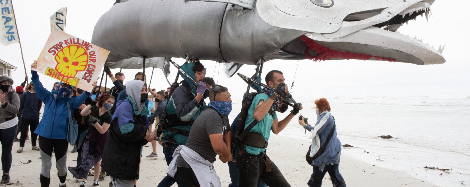 A giant puppet of a Snoek, a type of common local Mackeral, is displayed as hundreds of people take part in a protest against the plan by Dutch oil company Shell to conduct underwater seismic surveys along South Africa's East coast, at Muizenberg Beach, in Cape Town, on December 05, 2021 A giant puppet of a Snoek, a type of common local Mackeral, is displayed as hundreds of people take part in a protest against the plan by Dutch oil company Shell to conduct underwater seismic surveys along South Africa's East coast, at Muizenberg Beach, in Cape Town, on December 05, 2021 - Sputnik International, 1920, 02.09.2022