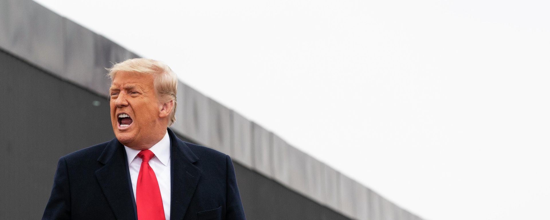 President Donald Trump reacts after speaking near a section of the U.S.-Mexico border wall, Tuesday, Jan. 12, 2021, in Alamo, Texas President Donald Trump reacts after speaking near a section of the U.S.-Mexico border wall, Tuesday, Jan. 12, 2021, in Alamo, Texas - Sputnik International, 1920, 15.11.2022