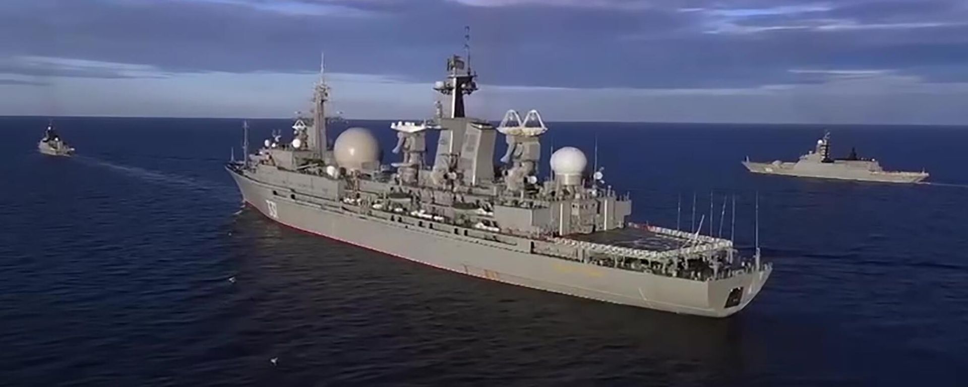 Russian and Chinese warships meet in the Sea of Japan during the Vostok-2022 military exercises Russian and Chinese warships meet in the Sea of Japan during the Vostok-2022 military exercises - Sputnik International, 1920, 27.02.2023