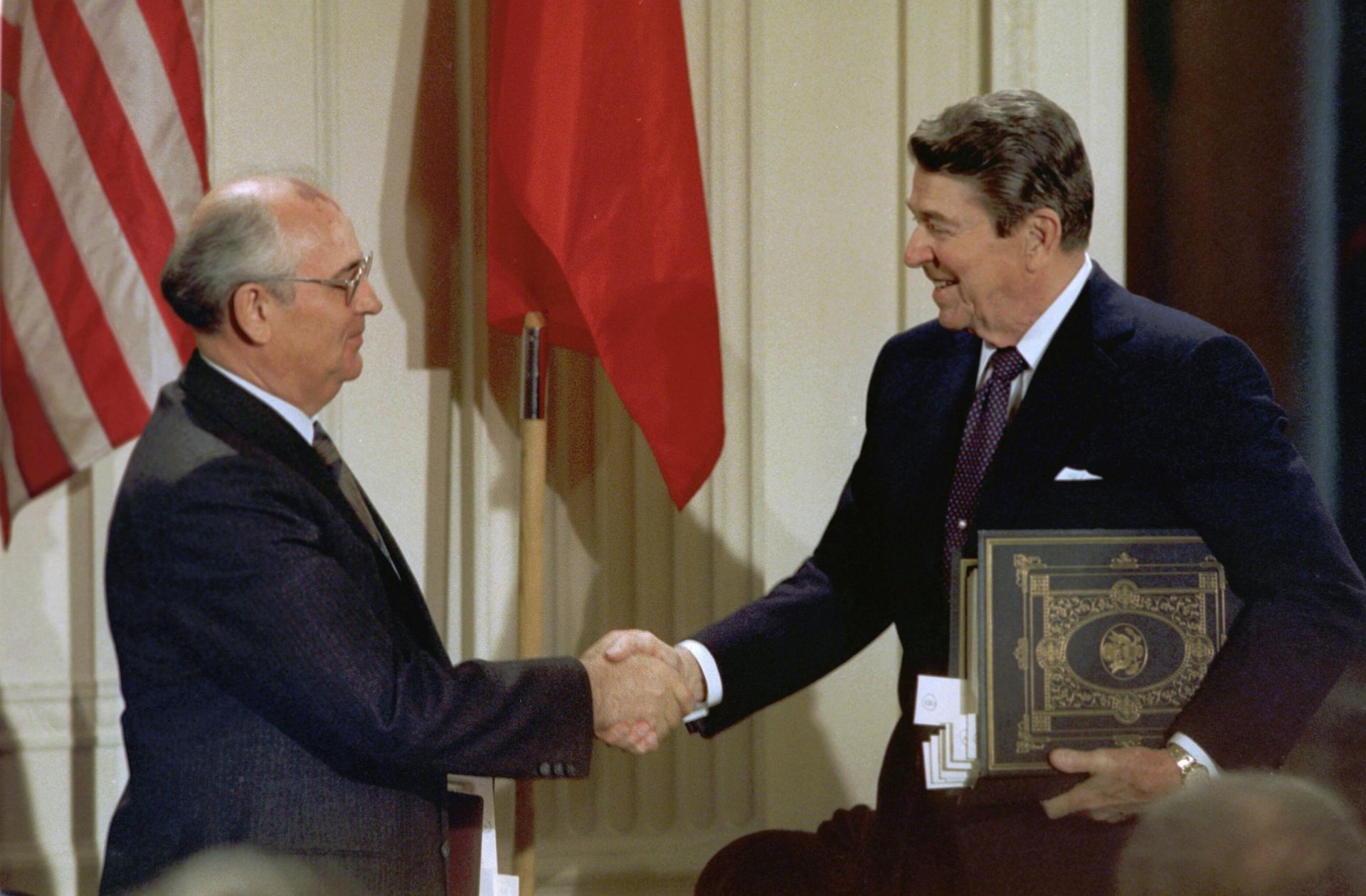 Official visit of the General Secretary of the Central Committee of the CPSU Mikhail Sergeevich Gorbachev to the United States of America - Sputnik International, 1920, 23.02.2023