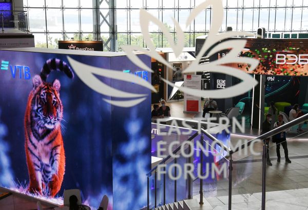 A banner featuring the logo of the Eastern Economic Forum at the main building of the Far Eastern Federal University (FEFU) campus on Russky Island, Vladivostok. - Sputnik International