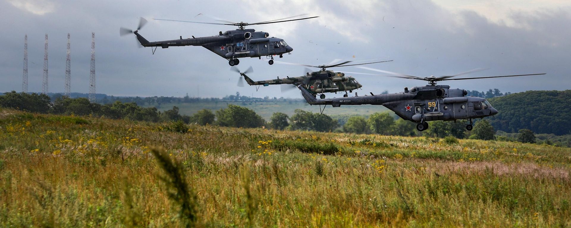 Multi-purpose Mi-8 helicopters at the strategic command and staff at the 'Vostok 2022' military maneuvers at the Sergeevsky training ground - Sputnik International, 1920, 31.07.2023