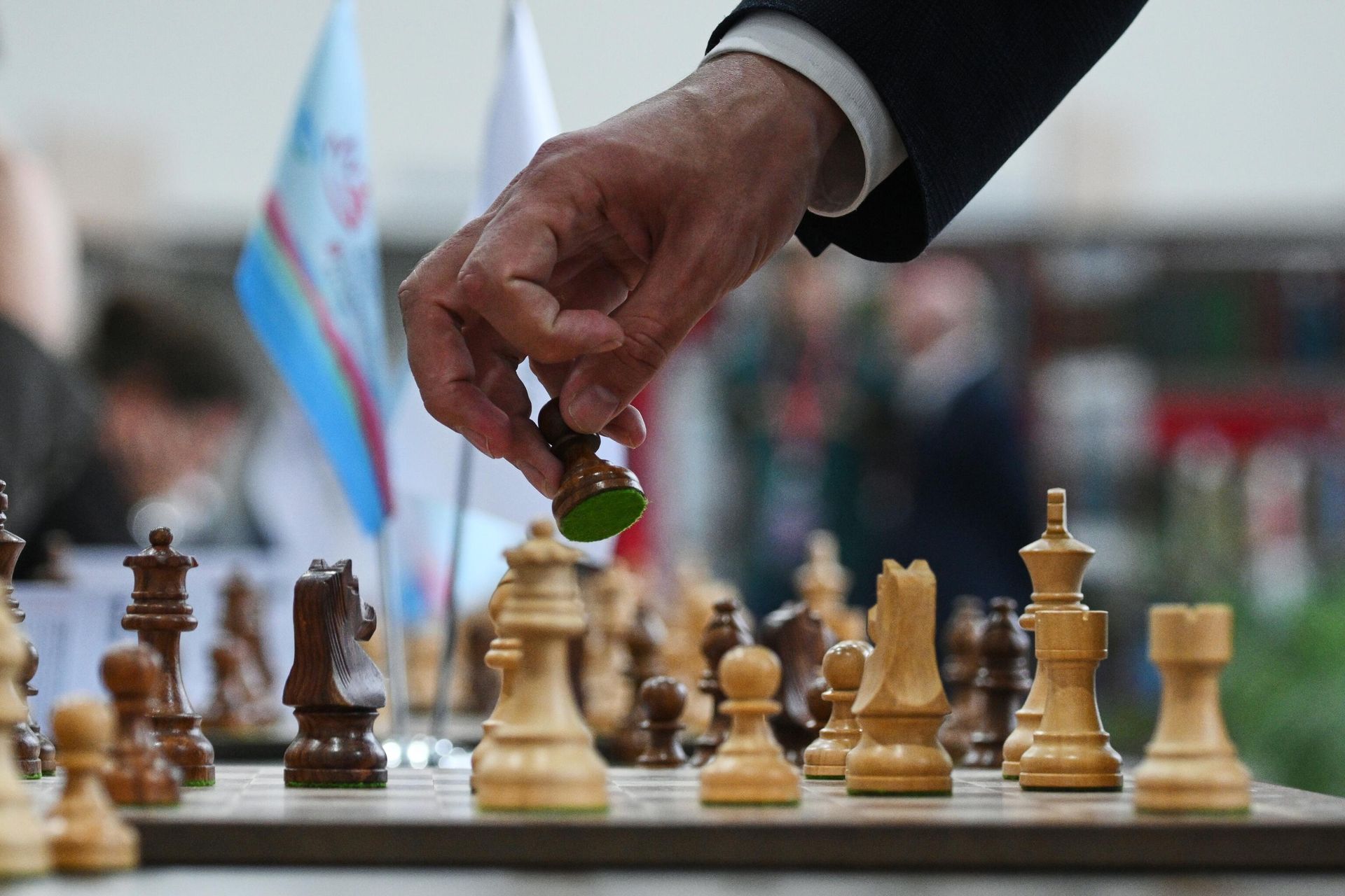 Chess champion Sergey Karjakin holds a game session with participants of the Eastern Economic Forum in Vladivostok. - Sputnik International, 1920, 06.09.2022