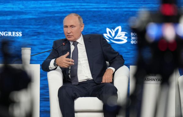 Russian President Vladimir Putin speaks at the plenary session of the 7th Eastern Economic Forum in Vladivostok - Sputnik International
