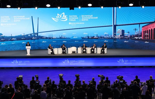 At left behind the podium is Min Aung Hline, chairman of the State Administrative Council, Prime Minister of the Provisional Government and Commander-in-Chief of the Armed Forces of the Republic of the Union of Myanmar at a plenary session of the Eastern Economic Forum in Vladivostok - Sputnik International
