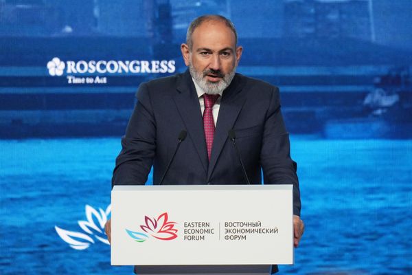 Armenian Prime Minister Nikol Pashinyan speaks at the plenary session of the Eastern Economic Forum in Vladivostok - Sputnik International