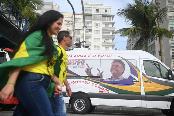Supporters of Brazilian President Jair Bolsonaro head to Copacabana Beach in Rio de Janeiro for a motorcade rally before a military parade to mark Brazil's 200th anniversary of independence, close to Copacabana Beach in Rio de Janeiro, on September 7, 2022. - Sputnik International