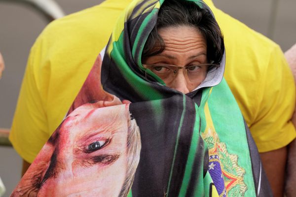 Сторонник президента Бразилии Жаира Болсонару ожидает начала военного парада в честь двухсотлетия независимости страны в Бразилиа  - Sputnik International