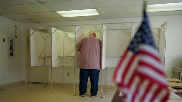 FILE - A voter fills out a ballot during the Pennsylvania primary election at the Michaux Manor Living Center in Fayetteville, Pa., May 17, 2022. As the 2022 midterm elections enter their final two-month sprint, leading Republicans concede that their party's advantage may be slipping even as Democrats confront their president's weak standing, deep voter pessimism and the weight of history this fall. FILE - A voter fills out a ballot during the Pennsylvania primary election at the Michaux Manor Living Center in Fayetteville, Pa., May 17, 2022. As the 2022 midterm elections enter their final two-month sprint, leading Republicans concede that their party's advantage may be slipping even as Democrats confront their president's weak standing, deep voter pessimism and the weight of history this fall. - Sputnik International