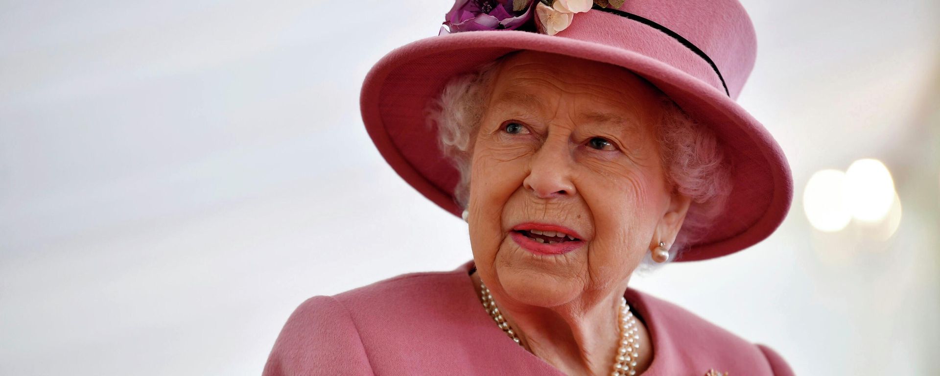 FILE - In this Thursday Oct. 15, 2020 file photo, Britain's Queen Elizabeth II visits the Defence Science and Technology Laboratory (DSTL) at Porton Down, England, to view the Energetics Enclosure and display of weaponry and tactics used in counter intelligence FILE - In this Thursday Oct. 15, 2020 file photo, Britain's Queen Elizabeth II visits the Defence Science and Technology Laboratory (DSTL) at Porton Down, England, to view the Energetics Enclosure and display of weaponry and tactics used in counter intelligence - Sputnik International, 1920, 14.09.2022
