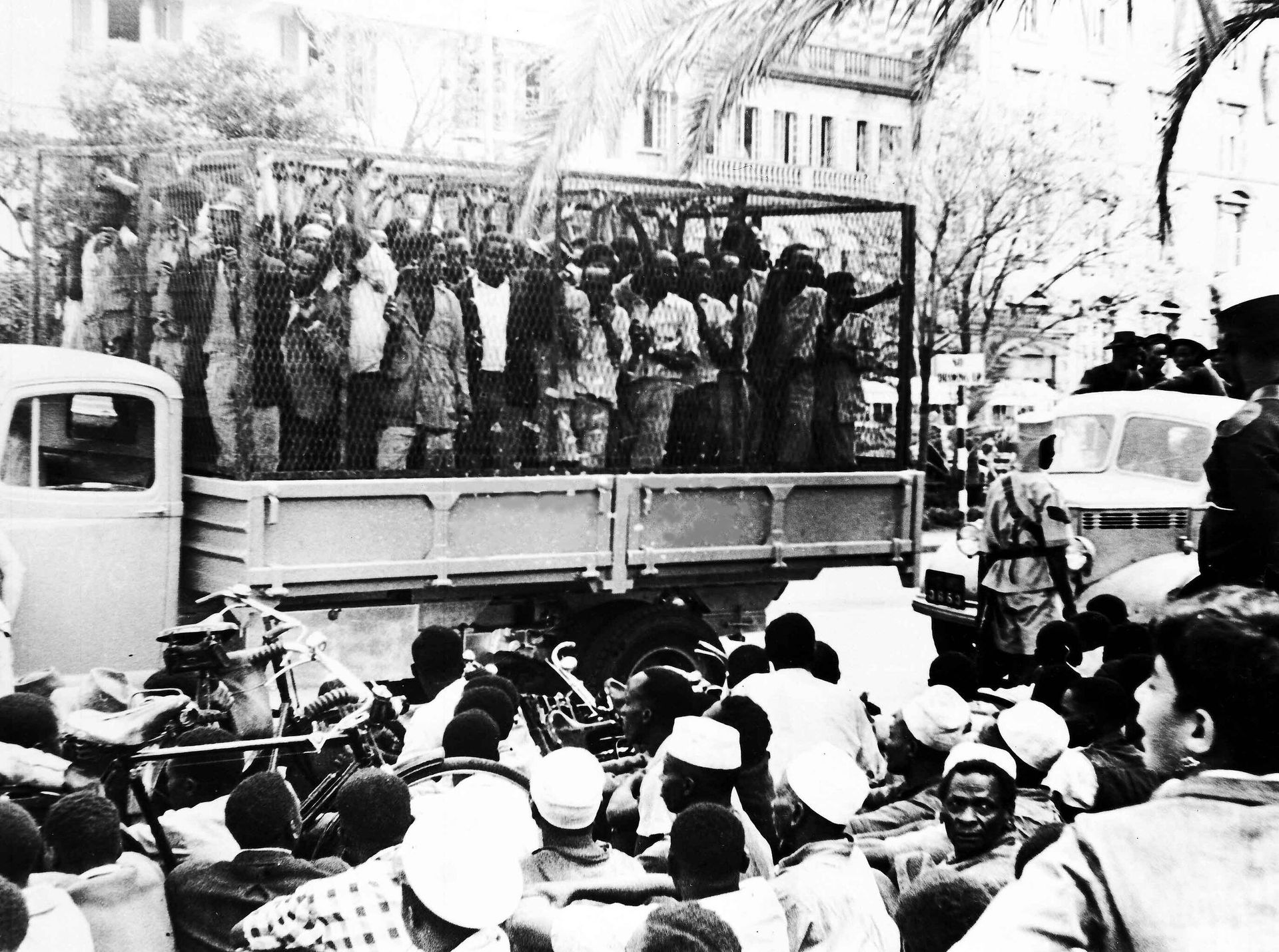 Some of the hundreds of Mau Mau terrorist suspects who were rounded up in Nairobi, Kenya, Oct. 21, 1952, are taken away for interrogation in a police 'cage'. - Sputnik International, 1920, 08.09.2022