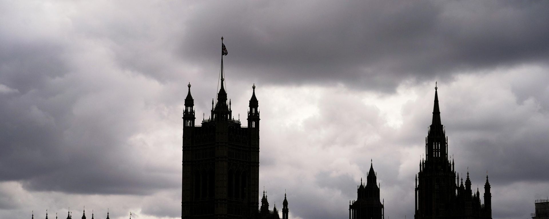 The Victoria Tower and the Houses of Parliament are silhouetted under a cloudy sky in Westminster, in London, Monday, Aug. 22, 2022. The Victoria Tower and the Houses of Parliament are silhouetted under a cloudy sky in Westminster, in London, Monday, Aug. 22, 2022. - Sputnik International, 1920, 30.12.2022