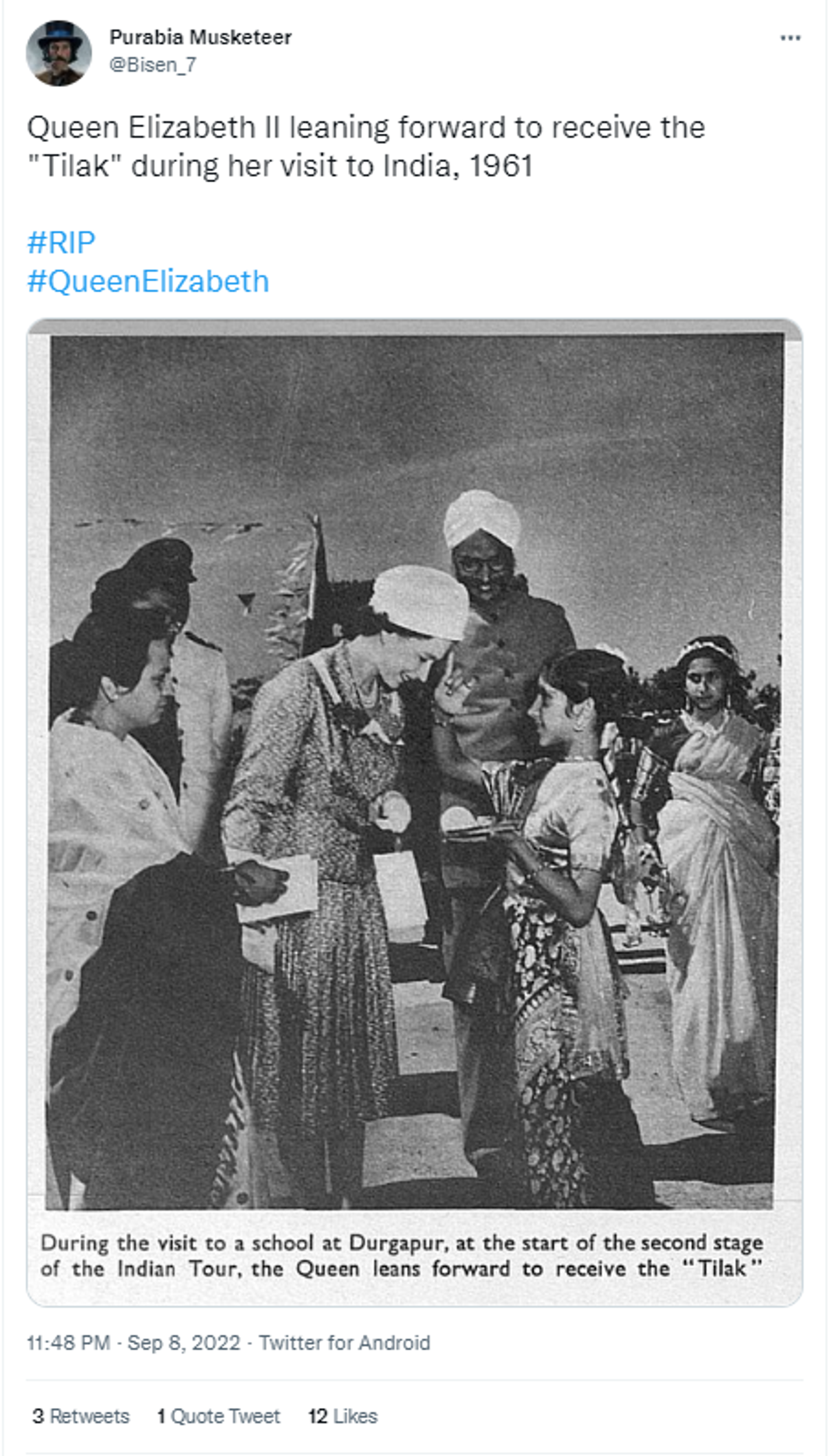 Throwback picture of Britain's Queen Elizabeth II receiving a warm welcome by a student during her visit to a school during her India tour in 1961  - Sputnik International, 1920, 09.09.2022