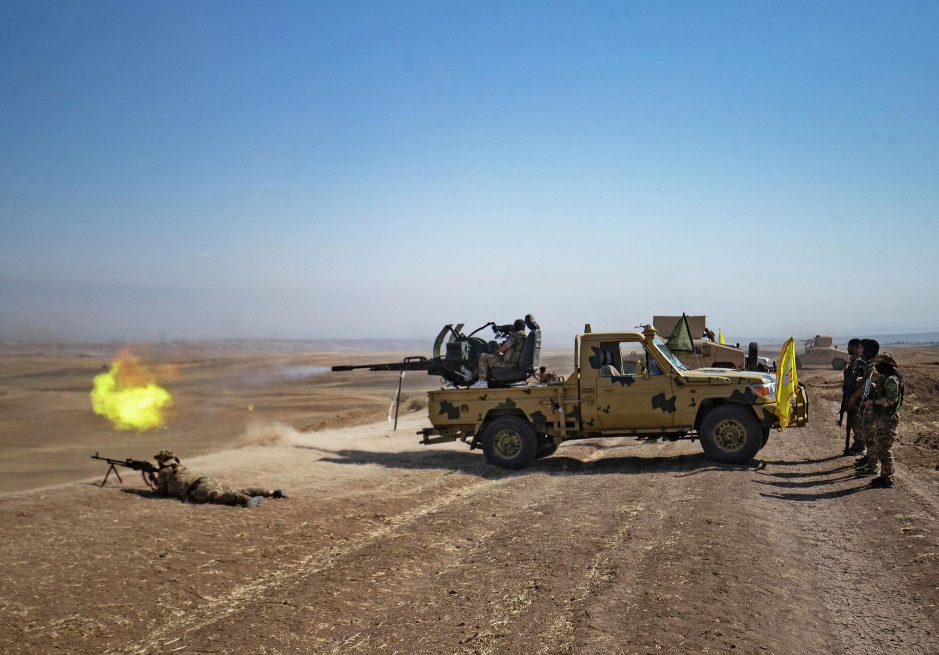 A fighter of the Syrian Democratic Forces (SDF) fires the turret of a technical vehicle during a joint exercise with forces of the US-led Combined Joint Task Force-Operation Inherent Resolve coalition against the Islamic State (IS) group in the countryside of the town of al-Malikiya (Derik in Kurdish) in Syria's northeastern Hasakah province on September 7, 2022 A fighter of the Syrian Democratic Forces (SDF) fires the turret of a technical vehicle during a joint exercise with forces of the US-led Combined Joint Task Force-Operation Inherent Resolve coalition against the Islamic State (IS) group in the countryside of the town of al-Malikiya (Derik in Kurdish) in Syria's northeastern Hasakah province on September 7, 2022 - Sputnik International, 1920, 09.09.2022