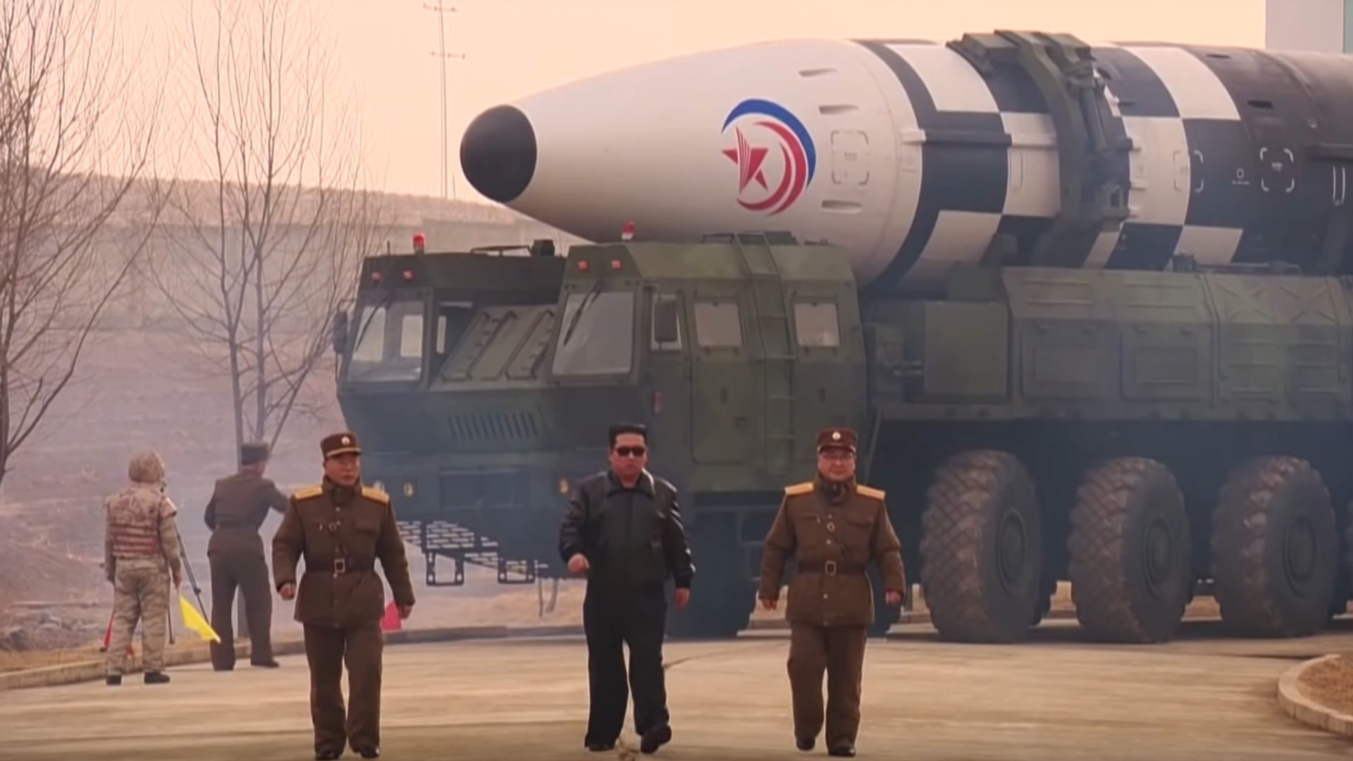 North Korean leader Kim Jong-un takes part in launch of heavy intercontinental ballistic missile test. - Sputnik International, 1920, 09.09.2022