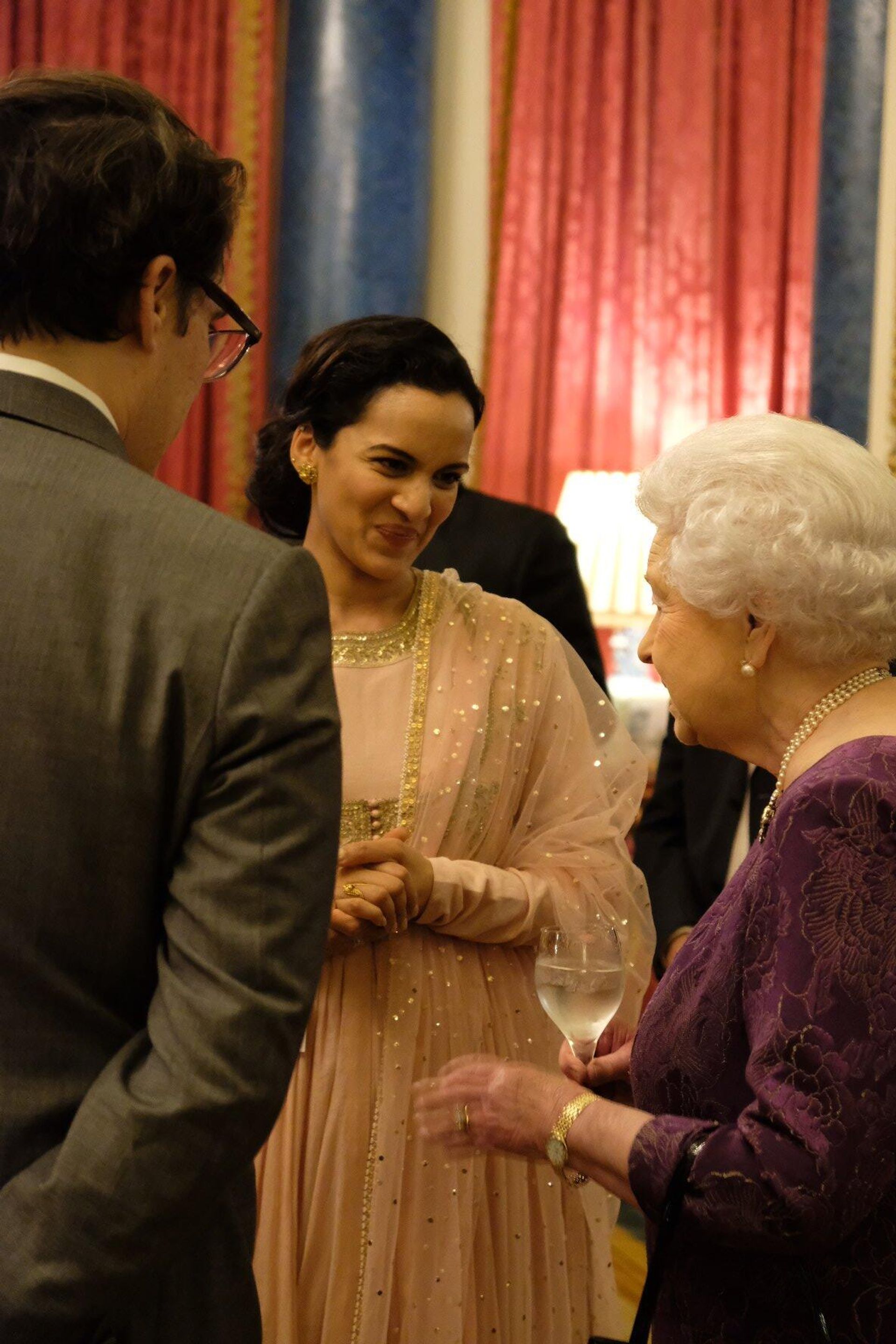Sitar player & composer Anoushka Shankar and film director Joe Wright meet The Queen and talk about their work - Sputnik International, 1920, 09.09.2022
