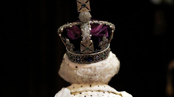 In this file photo taken on May 27, 2015 Britain's Queen Elizabeth II, wearing the Imperial State Crown, proceeds through the Royal Gallery as she attends the State Opening of Parliament in the House of Lords at the Palace of Westminster in central London on May 27, 2015 - Sputnik International