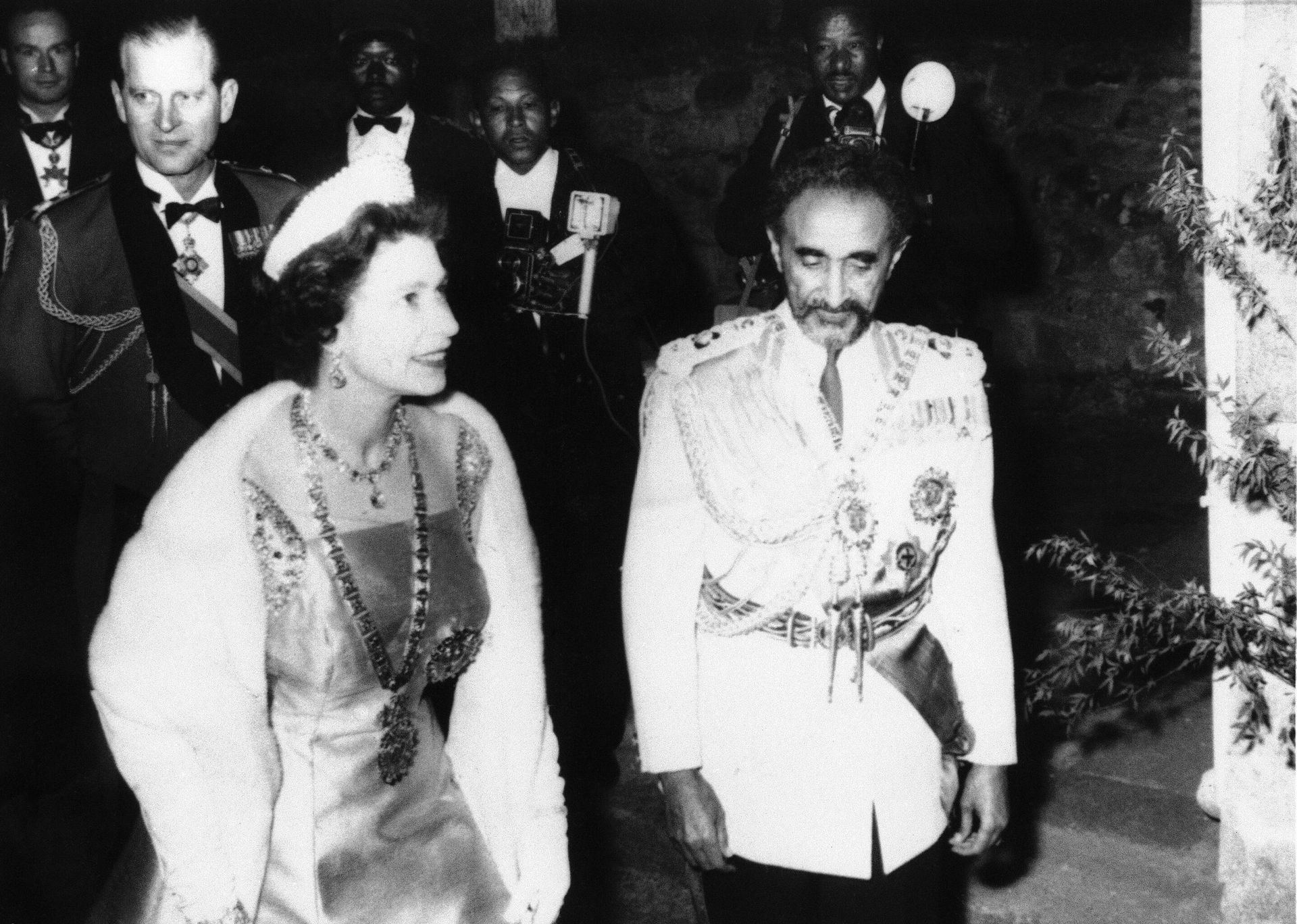 Queen Elizabeth II, the first British monarch to visit Ethiopia, arrives with her host, Emperor Haile Selassie, for a State Banquet on the first day of her eight-day visit in Addis Ababa Feb. 1, 1965. Following is the Duke of Edinburgh. Queen Elizabeth II, the first British monarch to visit Ethiopia, arrives with her host, Emperor Haile Selassie, for a State Banquet on the first day of her eight-day visit in Addis Ababa Feb. 1, 1965. Following is the Duke of Edinburgh. - Sputnik International, 1920, 10.09.2022