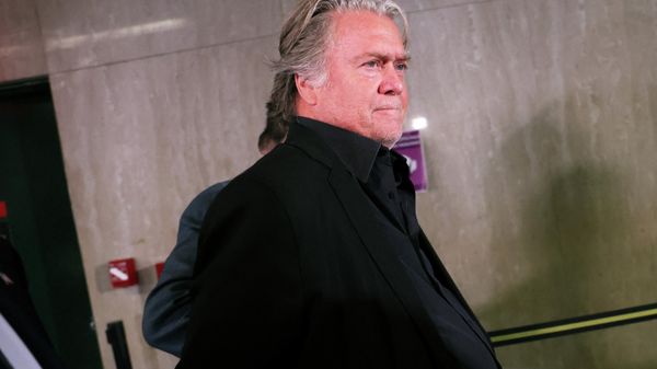 Steve Bannon, former advisor to former President Donald Trump arrives for his arrangement at NYS Supreme Court on September 08, 2022 in New York City - Sputnik International