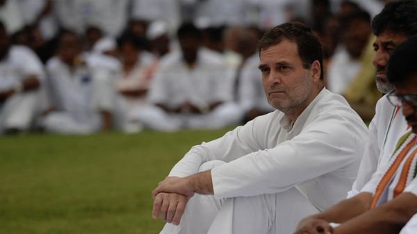 Congress party leader Rahul Gandhi (C) pays tribute at his father, slain former Indian prime minister Rajiv Gandhi's assassination memorial in Sriperumbudur on September 7, 2022, before starting his party's Kanyakumari to Kashmir rally. - Sputnik International