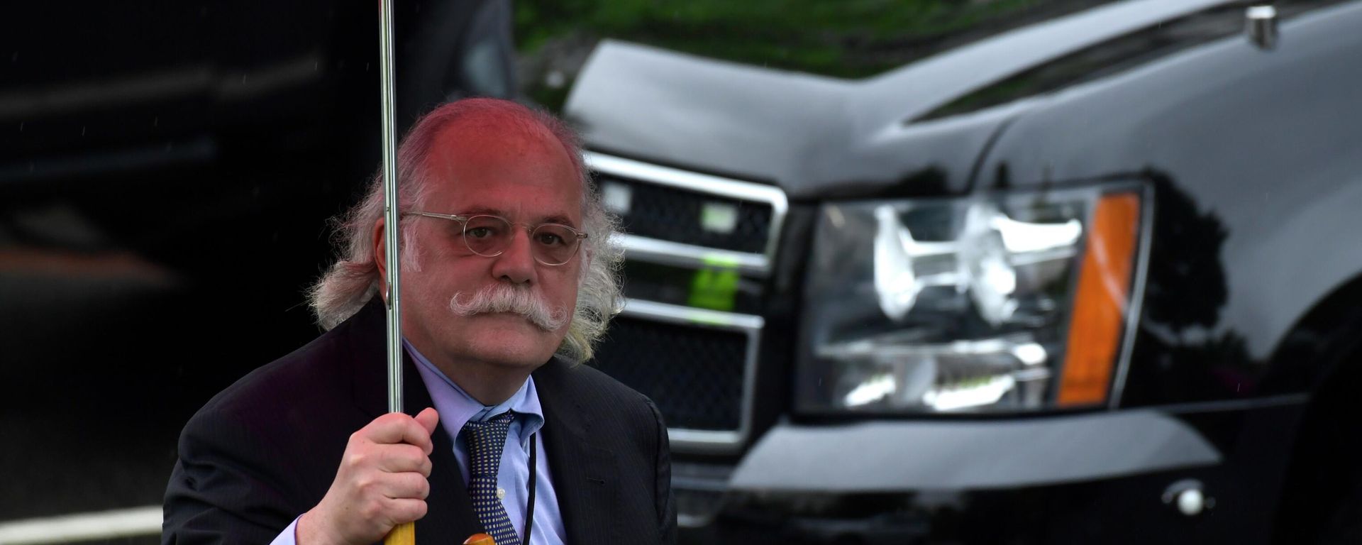 White House lawyer Ty Cobb walks to his car at the White House in Washington, Thursday, May 17, 2018. - Sputnik International, 1920, 10.09.2022