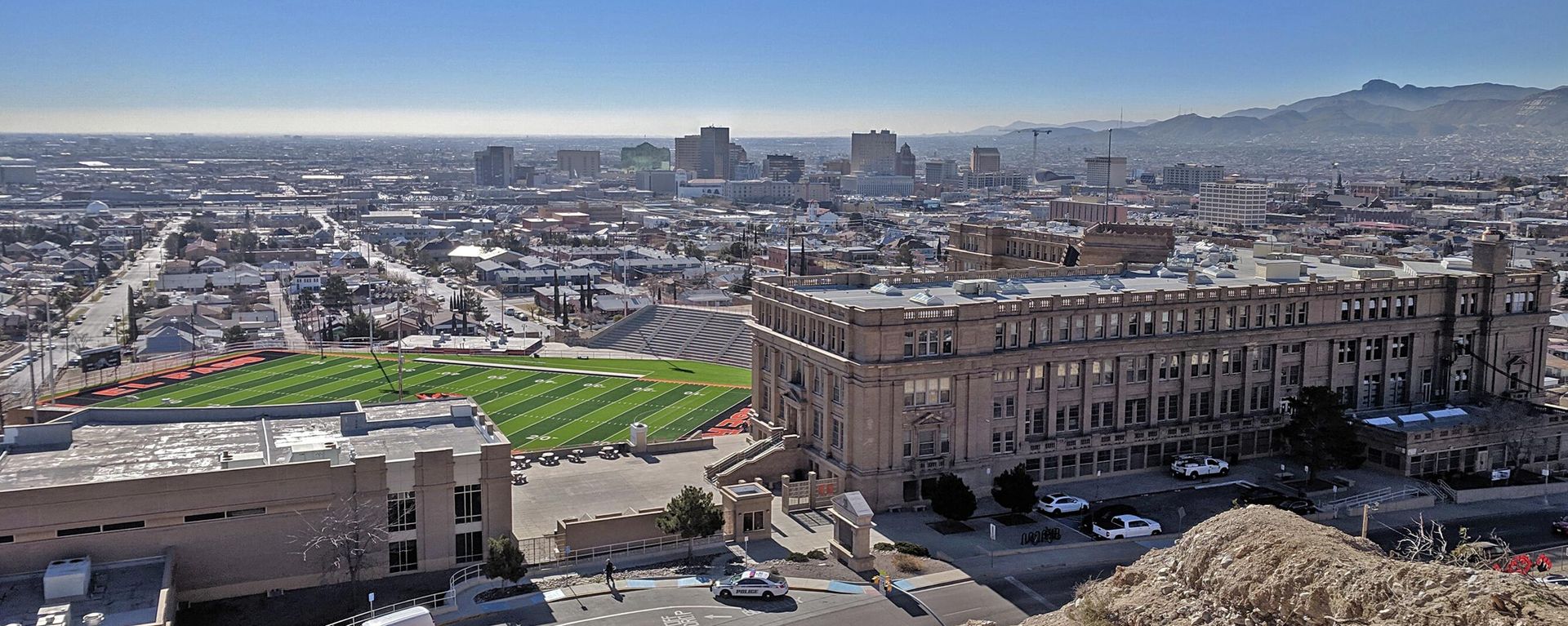 El Paso High School and downtown El Paso, Texas, and Juarez beyond, view from Tom Lea Upper Park El Paso High School and downtown El Paso, Texas, and Juarez beyond, view from Tom Lea Upper Park - Sputnik International, 1920, 11.09.2022
