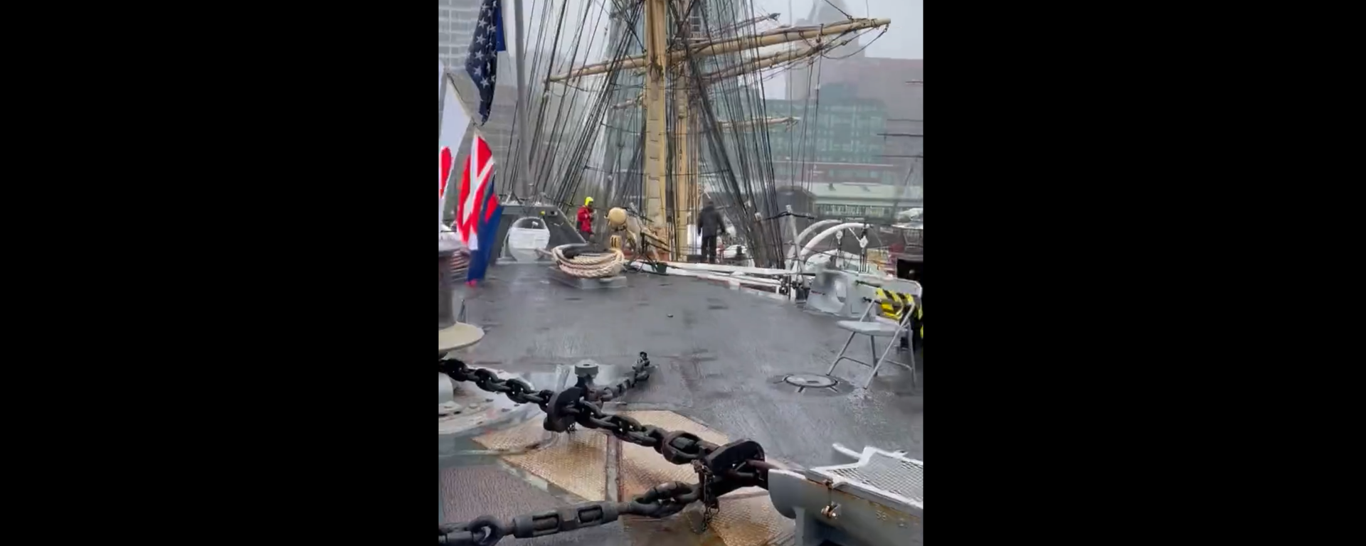 Image captures the moment a Danish training vessel collided with the US Navy's USS Minneapolis-Saint Paul while in port at Maryland's Baltimore Inner Harbor. - Sputnik International, 1920, 12.09.2022