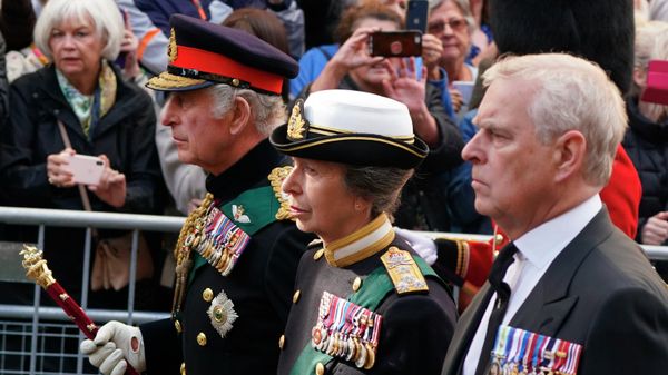 King Charles III, Princess Anne and Prince Andrew join the procession of Queen Elizabeth II's coffin from the Palace of Holyroodhouse to St Giles' Cathedral in Edinburgh - Sputnik International