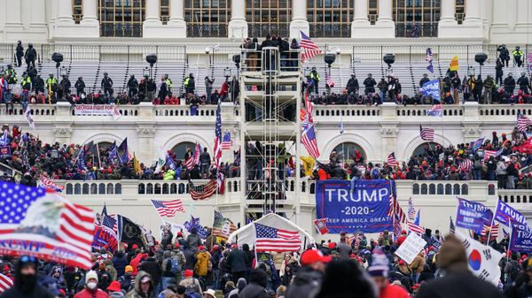  Insurrectionists loyal to President Donald Trump breach the Capitol in Washington, Jan. 6, 2021 - Sputnik International