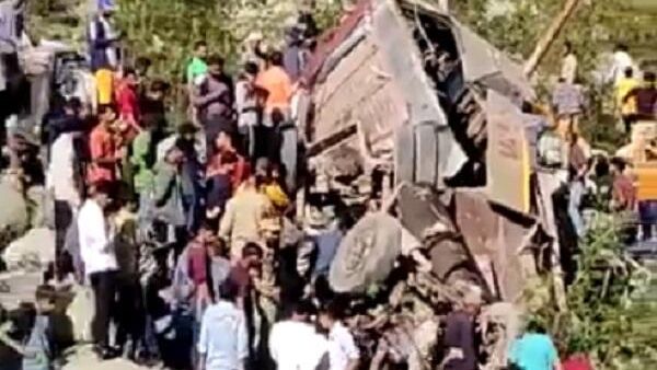 Big Accident in Jammu- Kashmir. Passenger bus that was on its way from Saujian to Mandi met with an accident near Iron Bridge, Poonch - Sputnik International