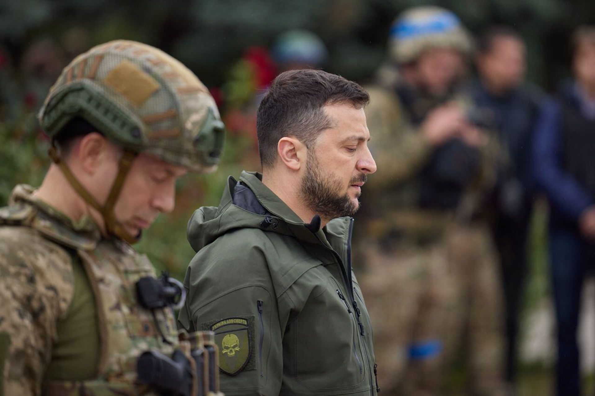 President Volodymyr Zelensky wearing 'Ukraine or Death' patch during photo op visit to country's east. - Sputnik International, 1920, 14.09.2022