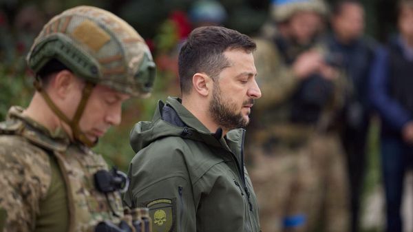 President Volodymyr Zelensky wearing 'Ukraine or Death' patch during photo op visit to country's east. President Volodymyr Zelensky wearing 'Ukraine or Death' patch during photo op visit to country's east. - Sputnik International