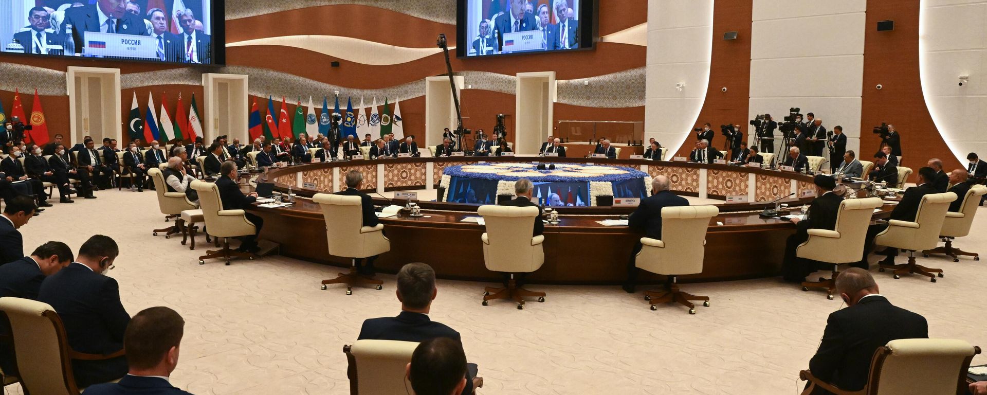 Президент РФ Владимир Путин выступает на заседании Совета глав стран-участниц ШОС в расширенном составе в Самарканде, Узбекистан - Sputnik International, 1920, 16.09.2022