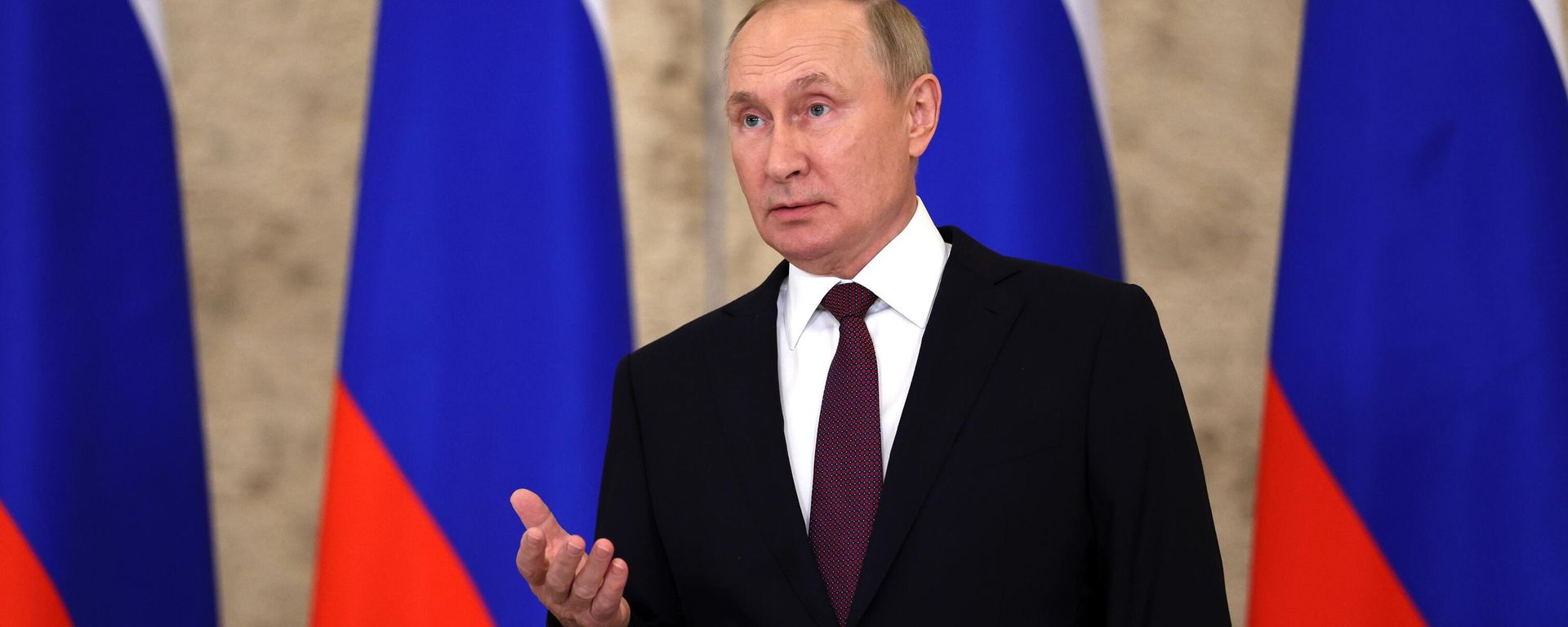 Russian President Vladimir Putin speaking to journalists at the conclusion of the Shanghai Cooperation Organization summit in Samarkand, Uzbekistan. Friday, September 16, 2022. - Sputnik International, 1920, 26.06.2023