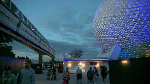 People visit Epcot theme park at Walt Disney World Resort in Lake Buena Vista, Florida, on Wednesday, April 20, 2022. - Sputnik International