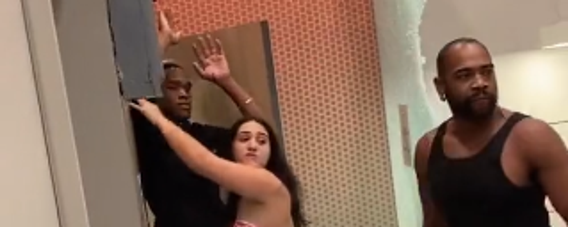 A screenshot from a video of a fight in NYC's McDonald's restaurant on September 17, 2022. - Sputnik International, 1920, 17.09.2022