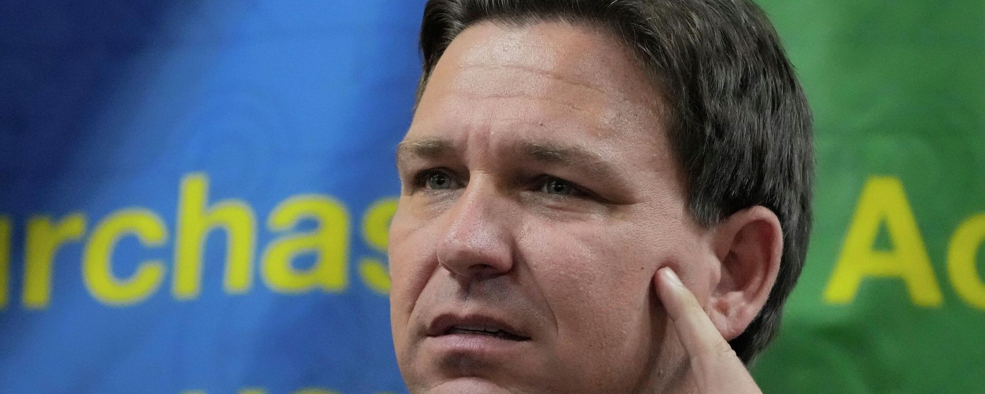 Florida Gov. Ron DeSantis listens to a question during a press conference announcing expanded toll relief for Florida commuters, Wednesday, Sept. 7, 2022, in Miami, Fla. - Sputnik International, 1920, 18.09.2022