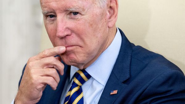 US President Joe Biden looks on during a meeting with South African President Cyril Ramaphosa in the Oval office of the White House in Washington, DC, September 16, 2022. (Photo by SAUL LOEB / AFP) - Sputnik International
