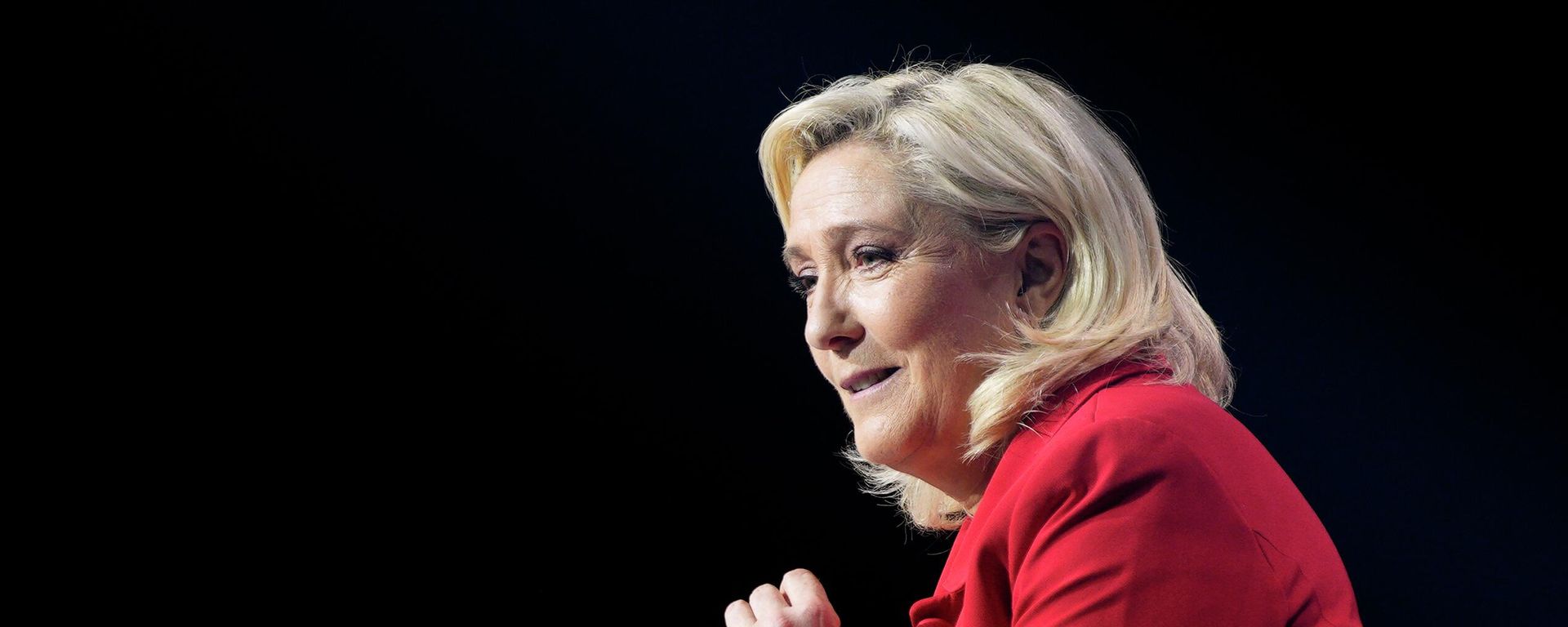 French right-wing politician Marine Le Pen delivers a speech during a meeting in Avignon, south of France, Thursday, April 14, 2022. Le Pen is trying to unseat centrist President Emmanuel Macron, who has a slim lead in polls ahead of France's April 24 presidential runoff election. (AP Photo/Daniel Cole) - Sputnik International, 1920, 28.03.2024