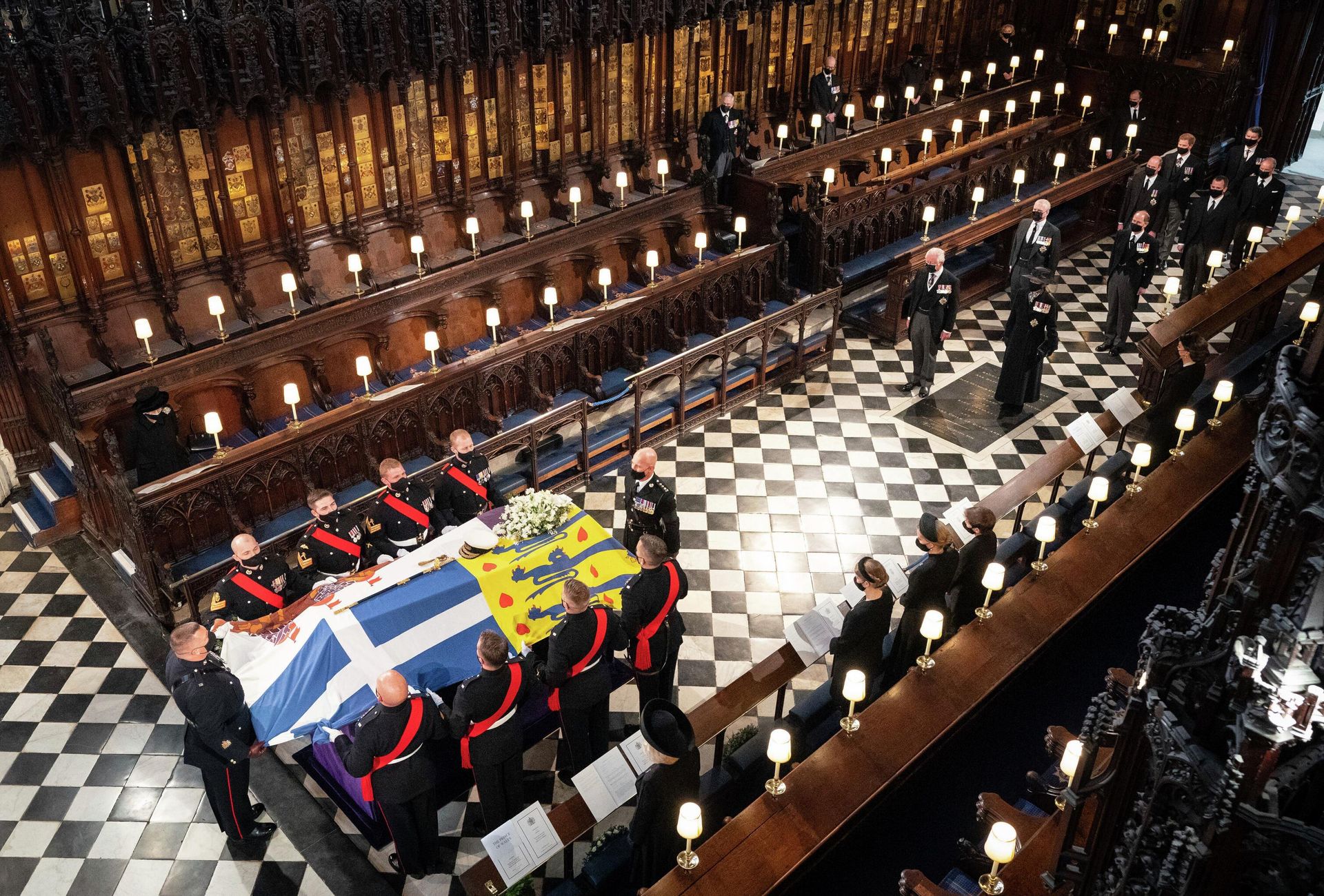 Queen Elizabeth watches as pallbearers carry the coffin of the Duke of Edinburgh during his funeral, at St George's Chapel in Windsor Castle, Windsor, England, Saturday April 17, 2021 - Sputnik International, 1920, 18.09.2022