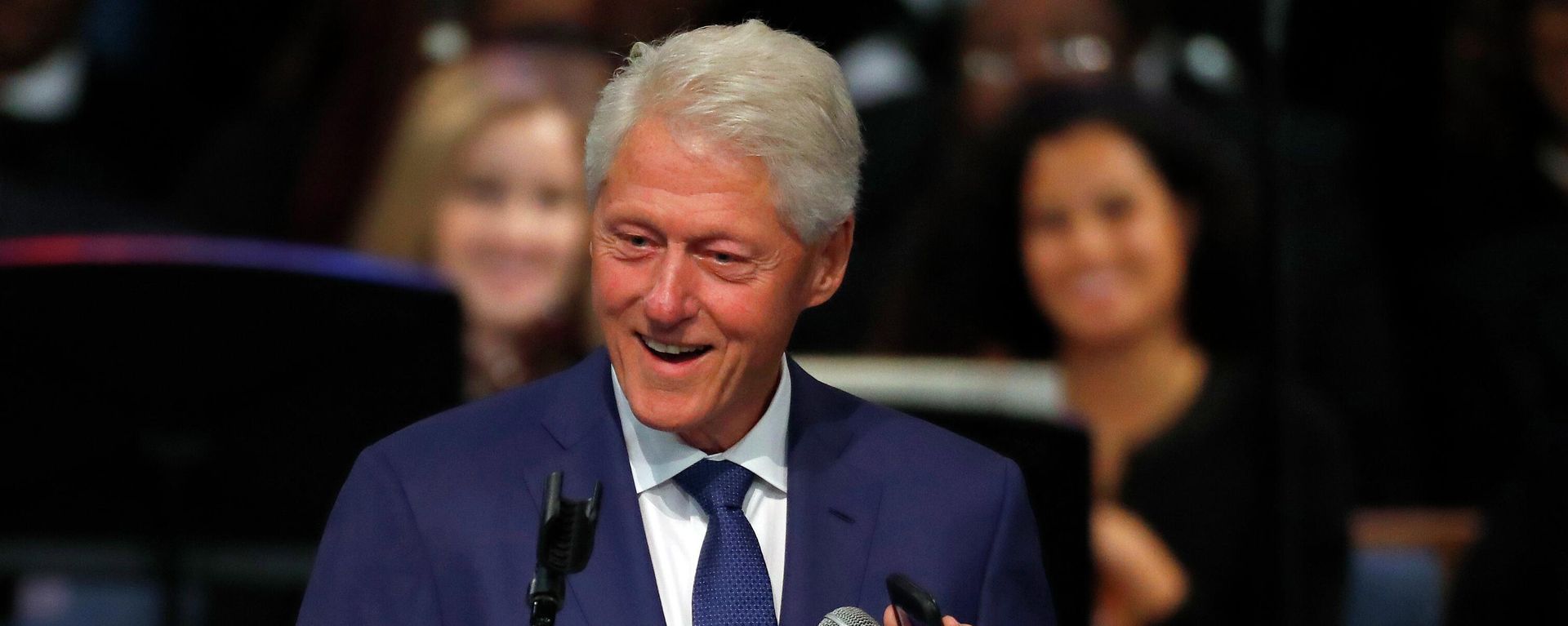 Former President Bill Clinton smiles as he plays a recording of Aretha Franklin on his phone during the funeral service for Franklin at Greater Grace Temple, Friday, Aug. 31, 2018, in Detroit. - Sputnik International, 1920, 18.09.2023