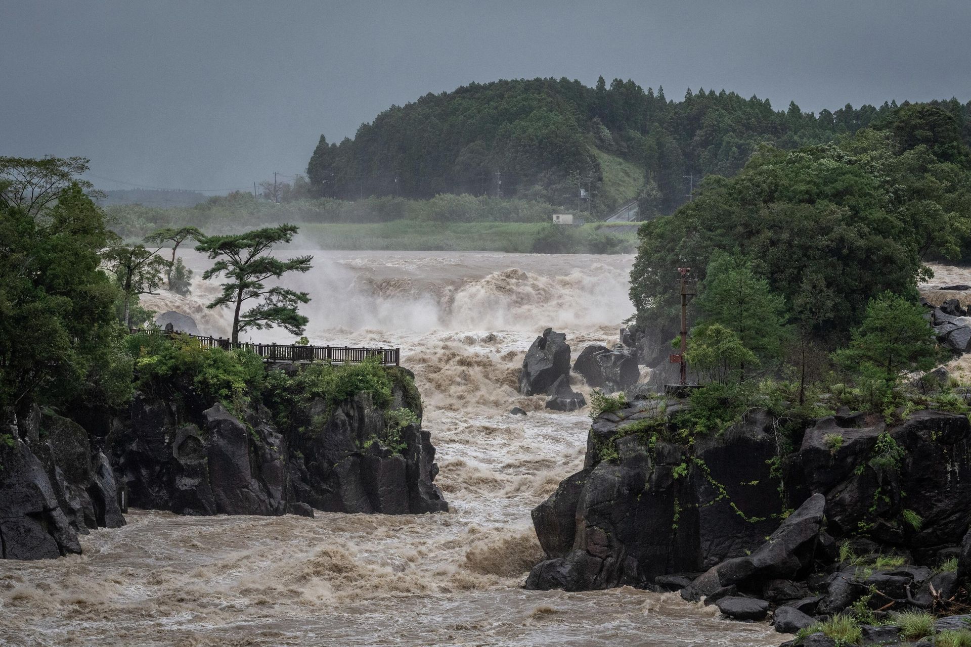 Sendai River during typhoon Nanmadol in Japan  - Sputnik International, 1920, 19.09.2022