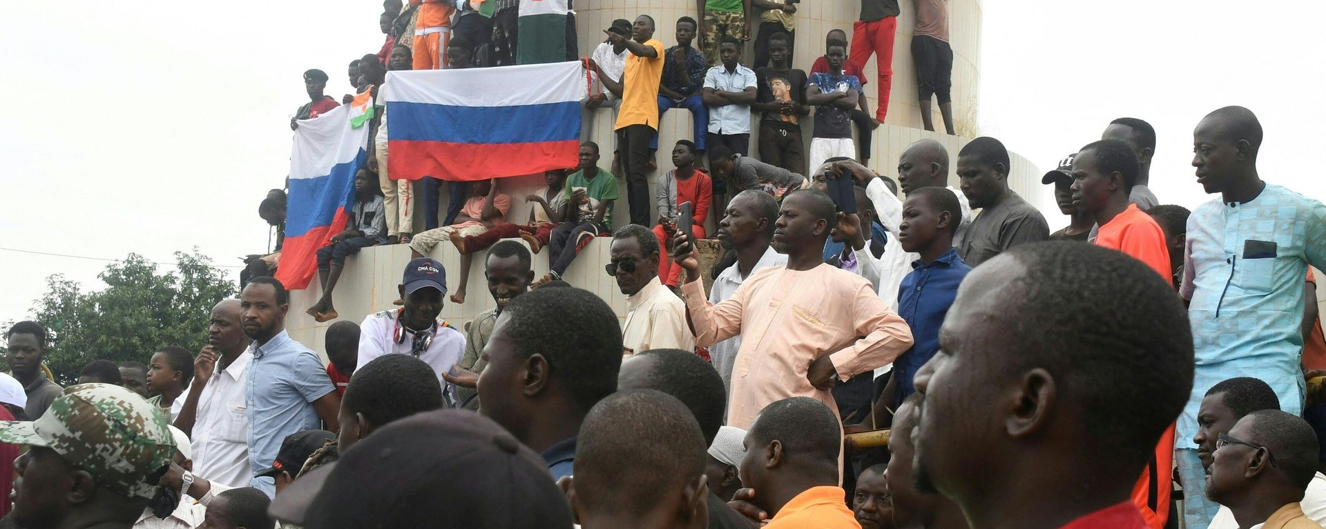 People demonstrate against French military presence in Niger on September 18, 2022 in Niamey. - French forces first intervened in the Sahel's jihadist emergency in 2013, sending troops to support Malian forces fighting a regional insurgency.
It widened the effort a year later with Operation Barkhane, eventually deploying some 5,100 troops, warplanes and drones in former colonies Chad, Burkina Faso, Mali, Mauritania and Niger. People demonstrate against French military presence in Niger on September 18, 2022 in Niamey. - French forces first intervened in the Sahel's jihadist emergency in 2013, sending troops to support Malian forces fighting a regional insurgency.
It widened the effort a year later with Operation Barkhane, eventually deploying some 5,100 troops, warplanes and drones in former colonies Chad, Burkina Faso, Mali, Mauritania and Niger. - Sputnik International, 1920, 07.10.2022