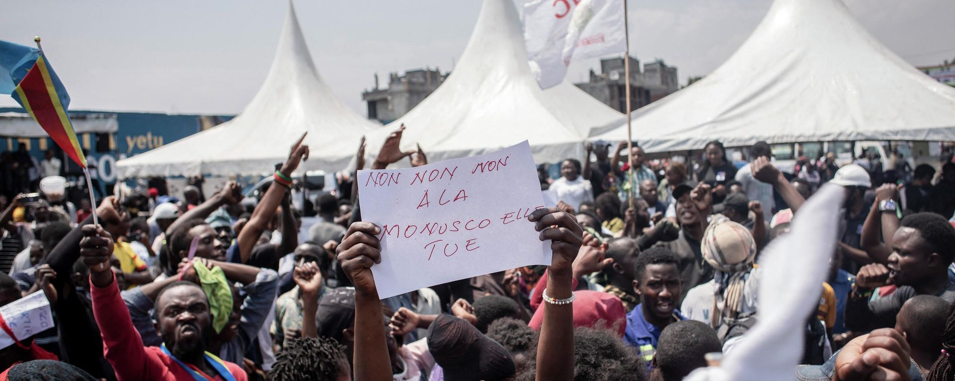 A man holds a placard during the burial of activists, who died during demonstrations that took place in Goma from July 25 to 27 to demand the departure of United Nations Organization Stabilization Mission in the Democratic Republic of the Congo (MONUSCO), in Goma on August 5, 2022. - Ten people who died in protests against the UN Mission that recently rocked towns in eastern Democratic Republic of Congo were laid to rest in Goma on August 5, 2022 after a popular tribute ceremony.
At the end of July, angry demonstrators ransacked and looted facilities of the United Nations Mission for the Stabilization of the DRC (Monusco), present in the country since 1999.
A total of 32 demonstrators and four peacekeepers were killed in a week of demonstrations in at least four eastern towns. (Photo by Guerchom Ndebo / AFP) A man holds a placard during the burial of activists, who died during demonstrations that took place in Goma from July 25 to 27 to demand the departure of United Nations Organization Stabilization Mission in the Democratic Republic of the Congo (MONUSCO), in Goma on August 5, 2022. - Ten people who died in protests against the UN Mission that recently rocked towns in eastern Democratic Republic of Congo were laid to rest in Goma on August 5, 2022 after a popular tribute ceremony.
At the end of July, angry demonstrators ransacked and looted facilities of the United Nations Mission for the Stabilization of the DRC (Monusco), present in the country since 1999.
A total of 32 demonstrators and four peacekeepers were killed in a week of demonstrations in at least four eastern towns. (Photo by Guerchom Ndebo / AFP) - Sputnik International, 1920, 01.10.2022